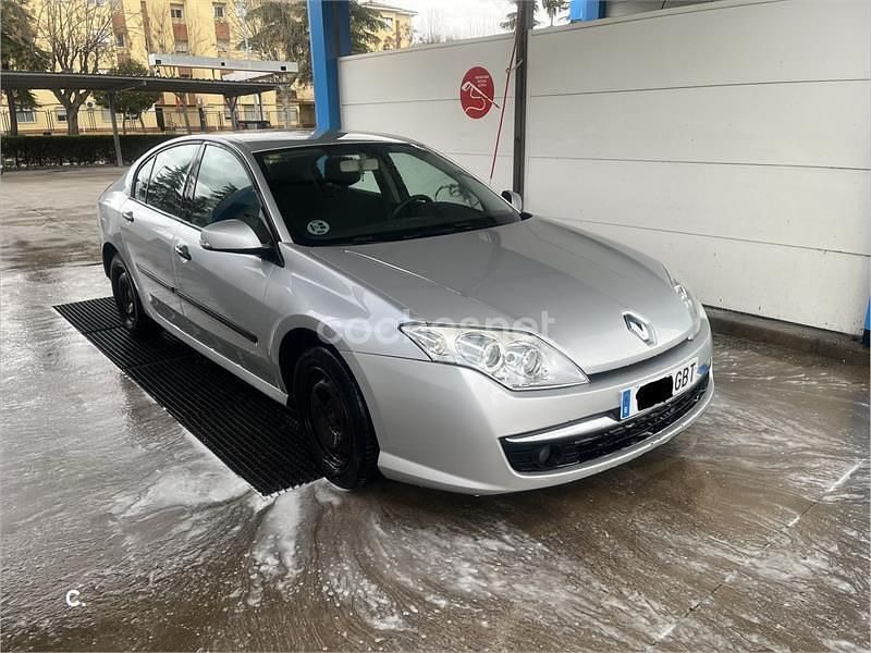 Usado Renault Laguna III Authentique 130 CV (95 kW) 2008 Gris / plata Berlina