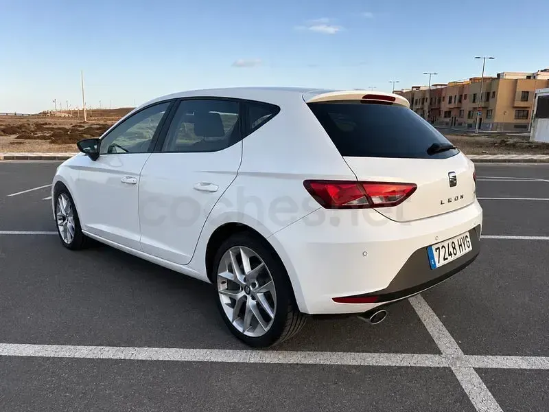 Usado Seat Leon Reference 90 CV (66 kW) 2014 Blanco Berlina