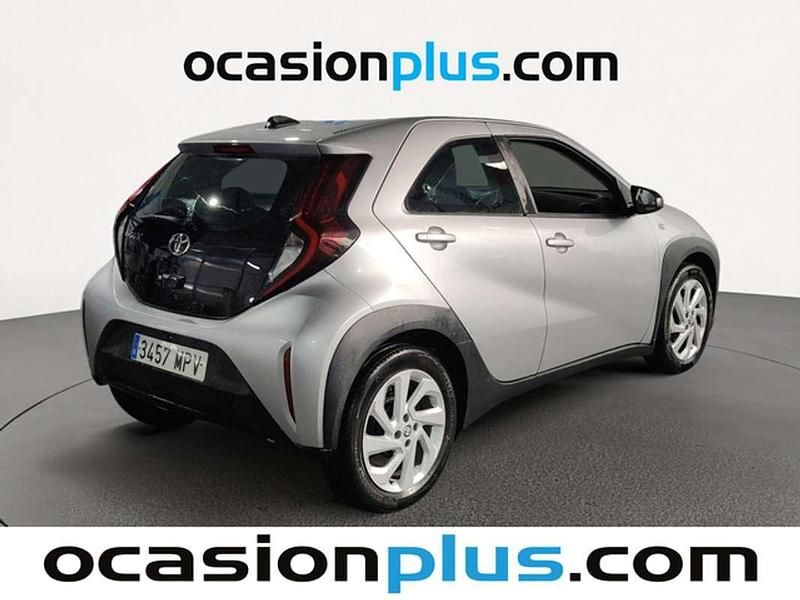 Usado Toyota Aygo Play 72 CV (52 kW) 2024 Gris Utilitario