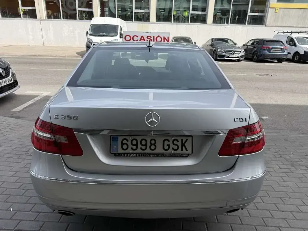 Usado Mercedes E350 Avantgarde 211 CV (155 kW) 2009 Gris Berlina