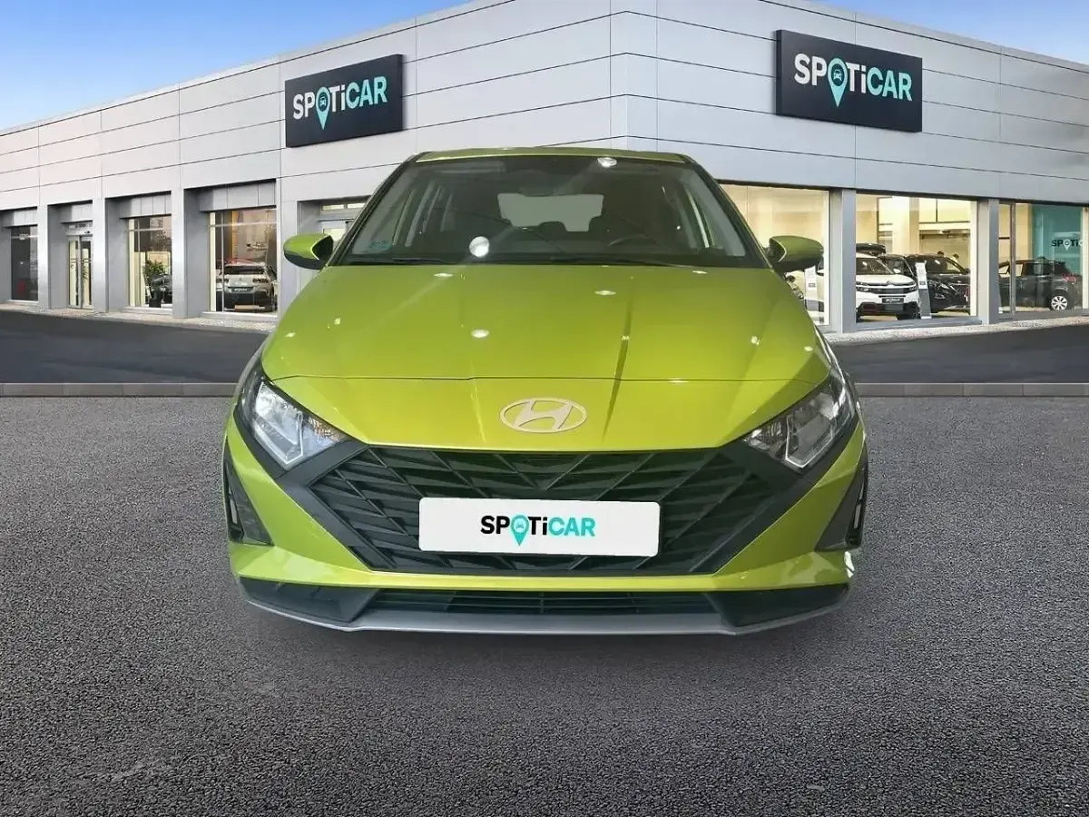 Usado Hyundai i20 84 CV (61 kW) 2024 Verde Utilitario