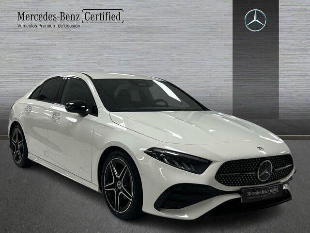 Usado Mercedes A200 AMG line 150 CV (110 kW) 2024 Blanco Berlina