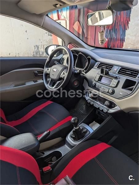 Usado Kia Rio 85 CV (62 kW) 2014 Negro Berlina
