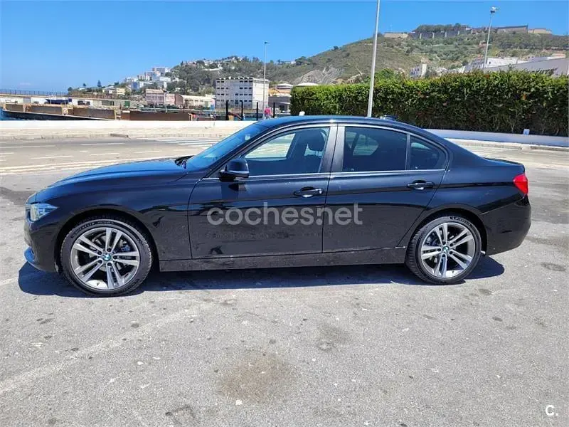 Usado BMW 318 Comfort Edition 150 CV (110 kW) 2019 Negro Berlina