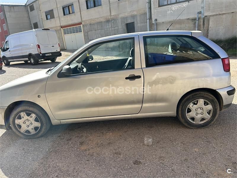 Gris / plata Usado 2002 Seat Ibiza Berlina | 2200 € (Precio justo) - Imagen 1/4