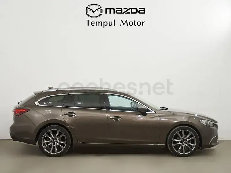 Usado Mazda 6 Luxury 150 CV (110 kW) 2017 Gris / plata Familiar