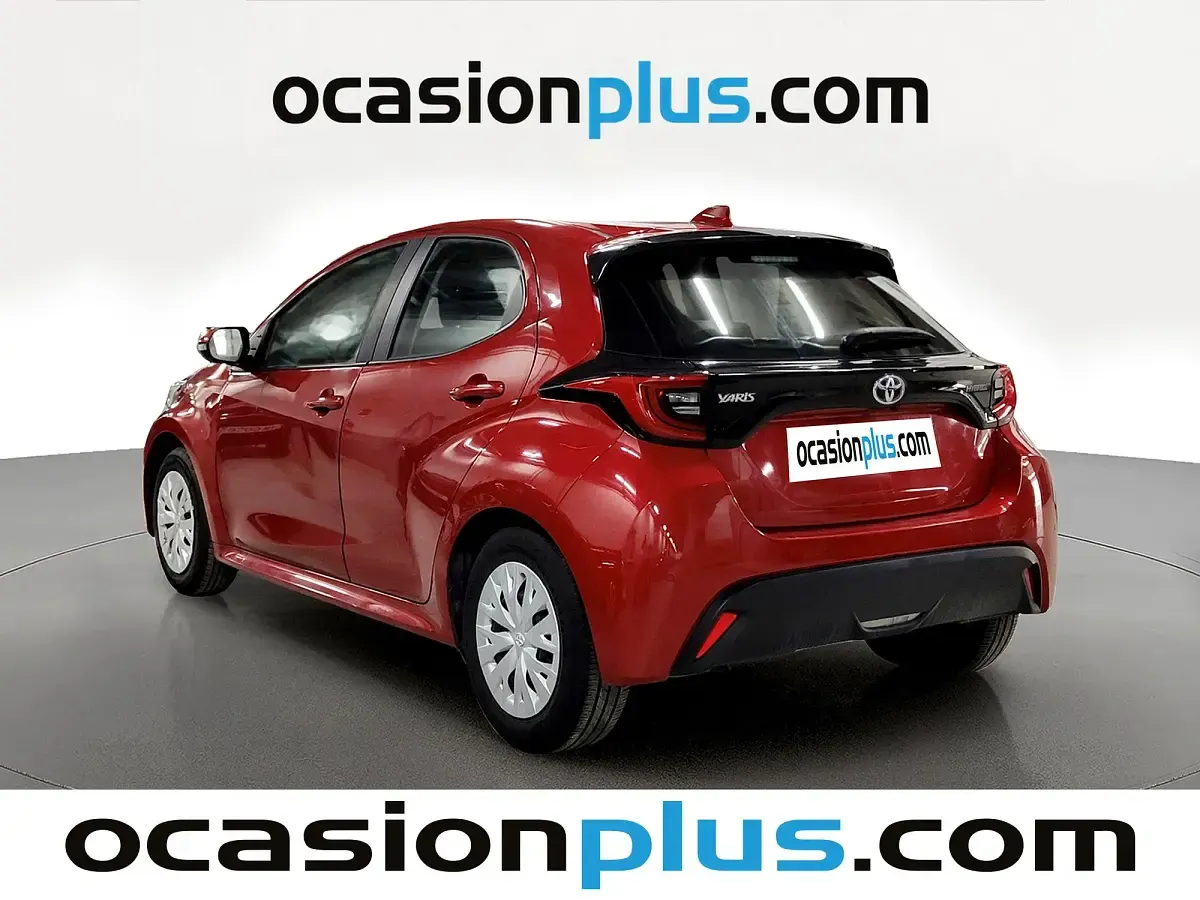 Usado Toyota Yaris Business Edition 116 CV (85 kW) 2022 Rojo Utilitario