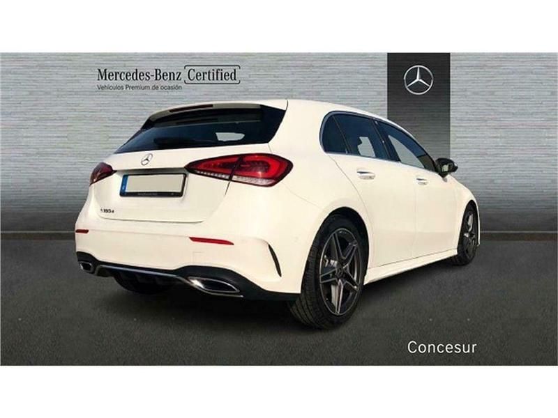 Usado Mercedes A180 AMG line 116 CV (85 kW) 2022 Blanco Berlina