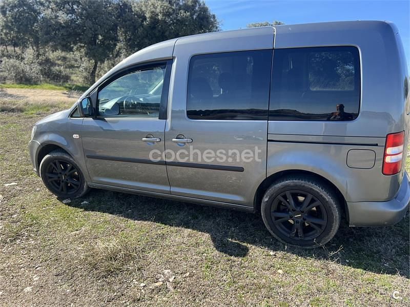 Usado VW Caddy Comfortline 102 CV (75 kW) 2011 Gris / plata Monovolumen
