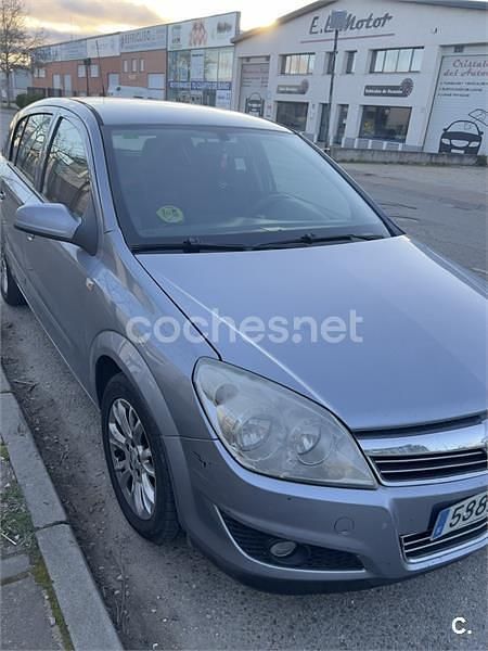 Usado Opel Astra Edition 110 CV (80 kW) 2009 Azul Berlina