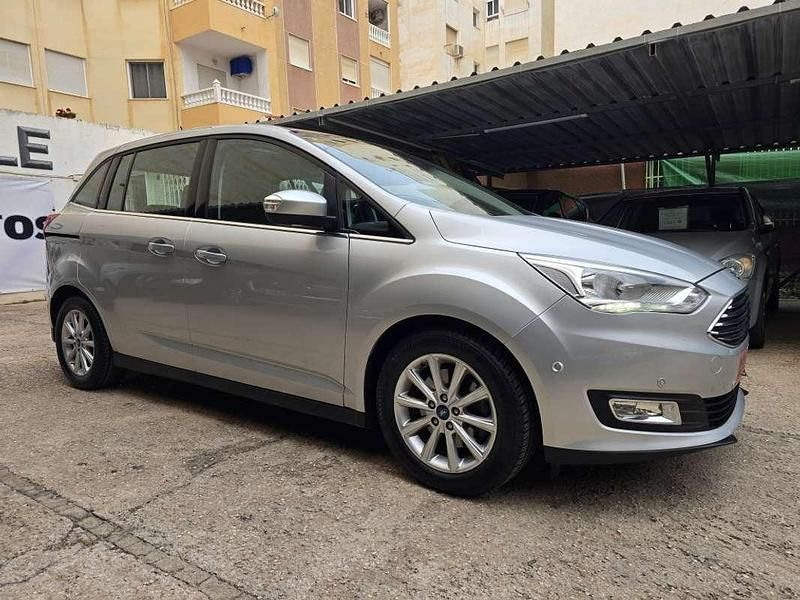 Usado Ford Grand C-Max Trend+ 120 CV (88 kW) 2018 Gris Monovolumen