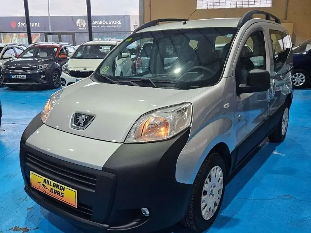 Usado Peugeot TePee 68 CV (50 kW) 2010 Gris Van