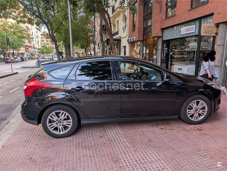 Używany Ford Focus Trend 115 KM (84 kW) 2012 Czarny Sedan/Limuzyna