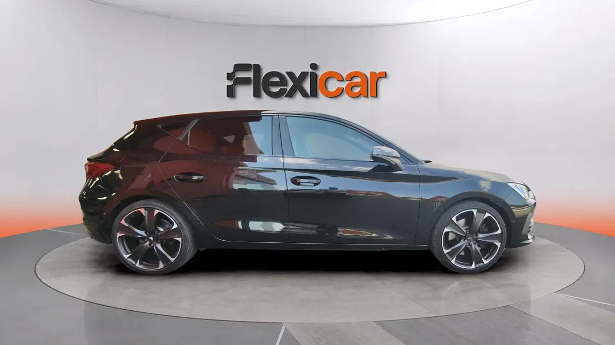 Usado Cupra Leon 150 CV (110 kW) 2022 Negro Berlina