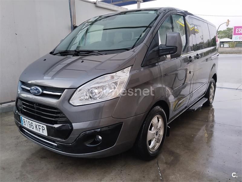 Usado Ford Tourneo Titanium 170 CV (125 kW) 2017 Gris / plata Monovolumen