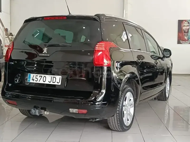Usado Peugeot 5008 Access 120 CV (88 kW) 2015 Negro Monovolumen