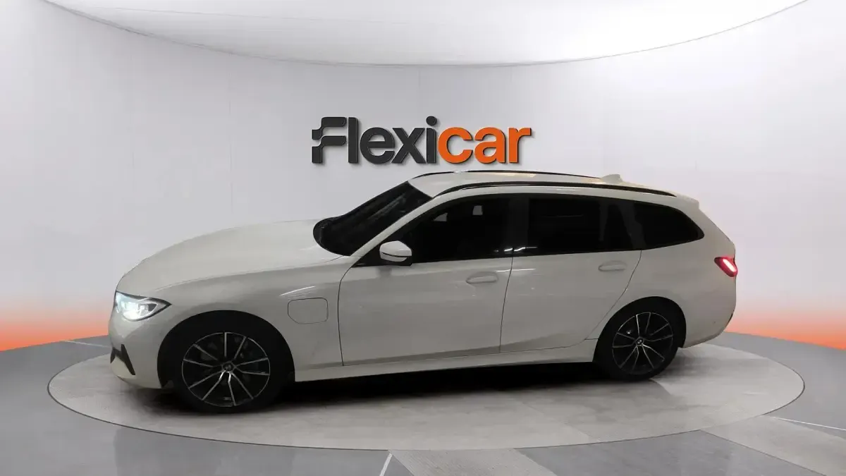 Usado BMW 330e 292 CV (214 kW) 2020 Blanco Familiar