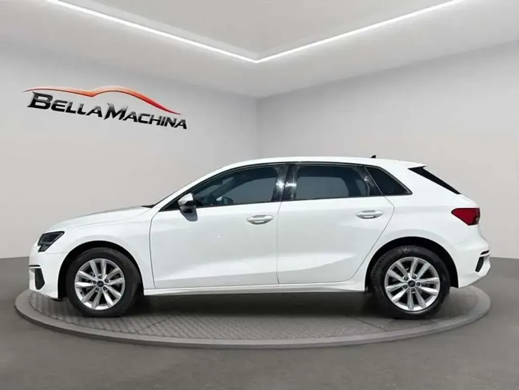 Usado Audi A3 Sportback S-Line 116 CV (85 kW) 2023 Blanco Utilitario