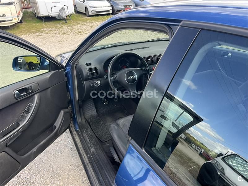 Usado Audi A3 Ambition 110 CV (80 kW) 2001 Azul Utilitario