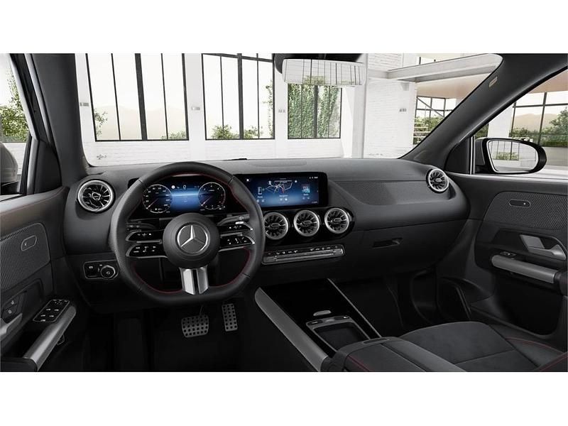 Usado Mercedes GLA200 150 CV (110 kW) 2025 Plata hightech SUV