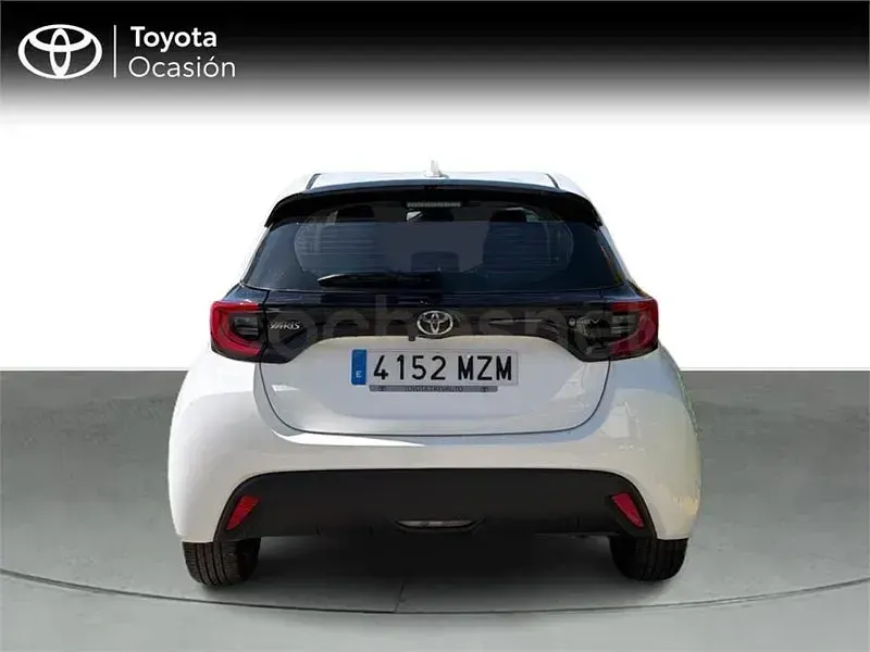 Usado Toyota Yaris Hybrid Active 116 CV (85 kW) 2025 Blanco Berlina