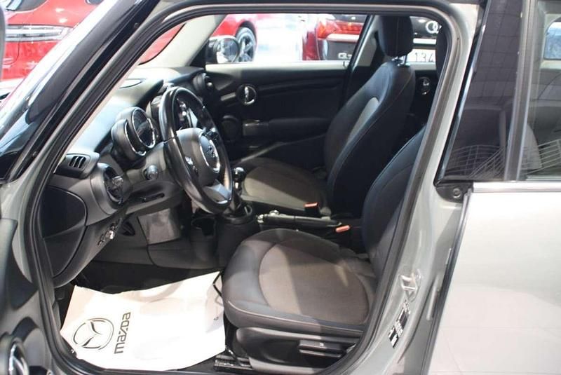 Usado Mini Cooper 136 CV (100 kW) 2022 Gris Utilitario