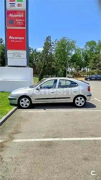 Usado Renault Mégane Privilege 110 CV (80 kW) 2001 Gris / plata Berlina