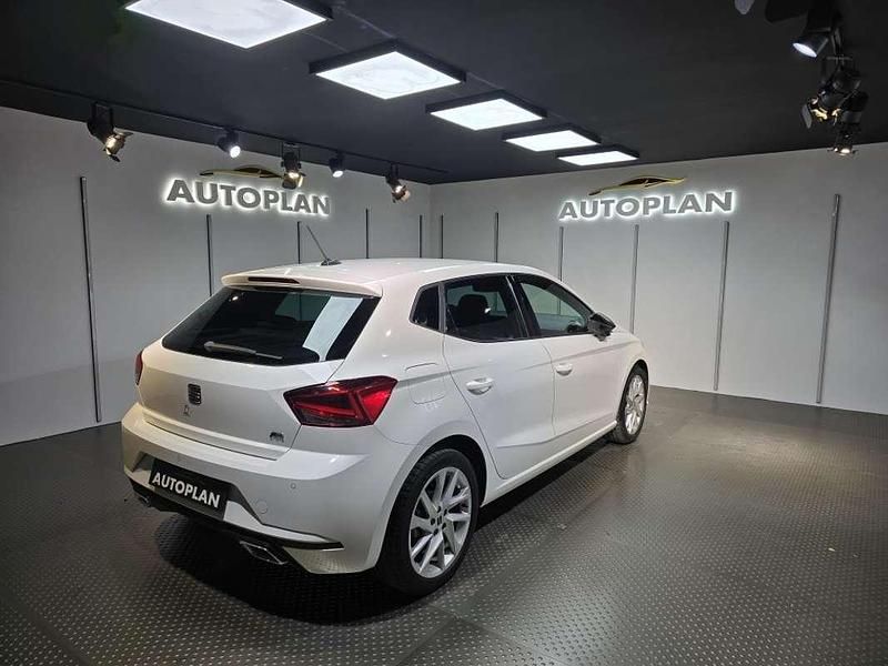 Usado Seat Ibiza FR 150 CV (110 kW) 2021 Blanco Utilitario