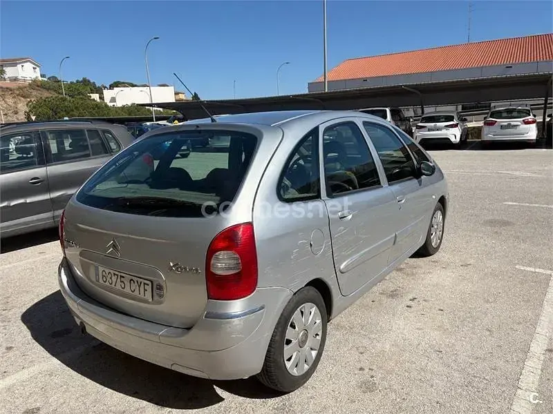 Usado Citroën Xsara Picasso Exclusive 117 CV (86 kW) 2004 Gris / plata Monovolumen