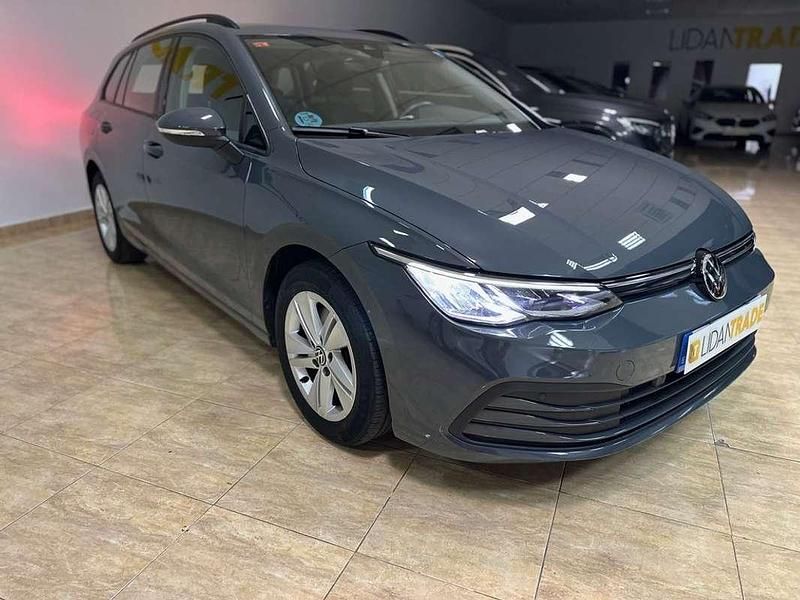 Usado VW Golf VIII Life 116 CV (85 kW) 2021 Gris Familiar