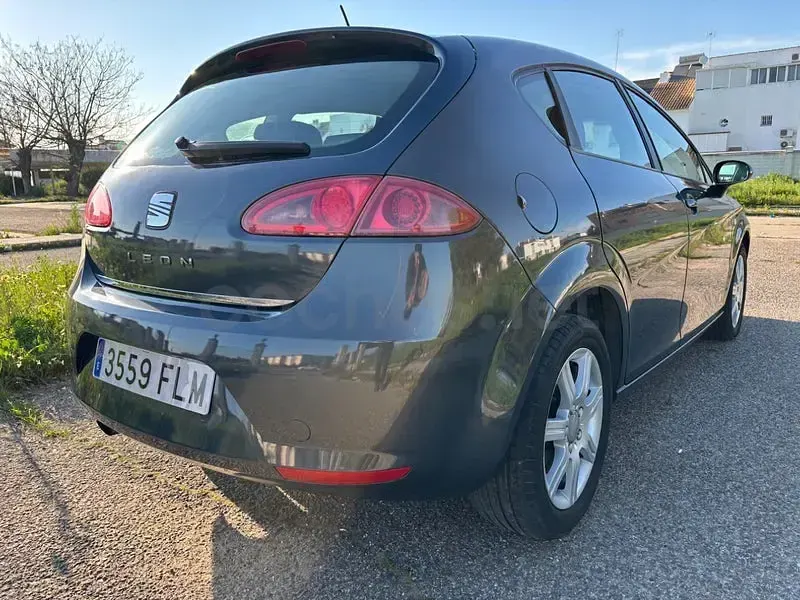 Usado Seat Leon Stylance 105 CV (77 kW) 2007 Gris / plata Utilitario