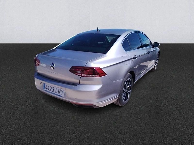 Usado VW Passat Executive 122 CV (89 kW) 2021 Gris Berlina
