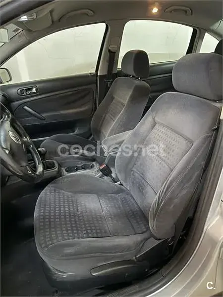 Brugt VW Passat Comfortline 100 HK (73 kW) 2000 Grå Sedan