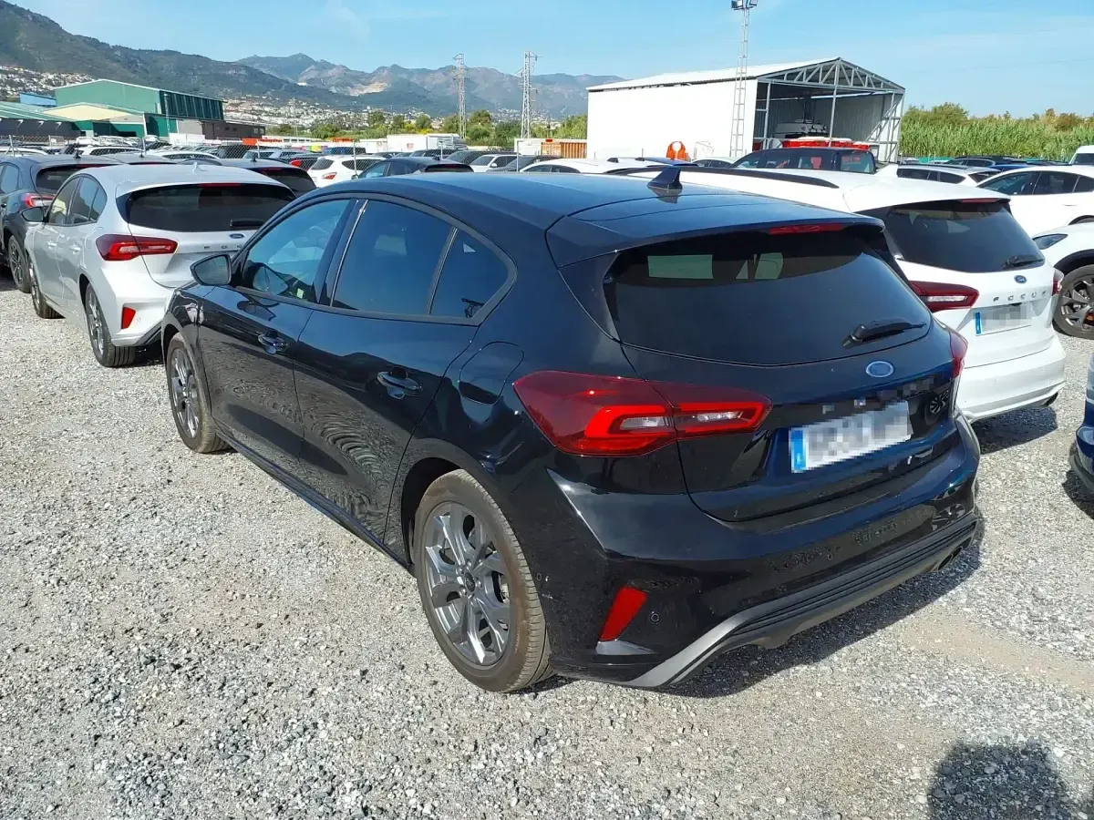 Usado Ford Focus ST-Line X 155 CV (114 kW) 2025 Negro Utilitario
