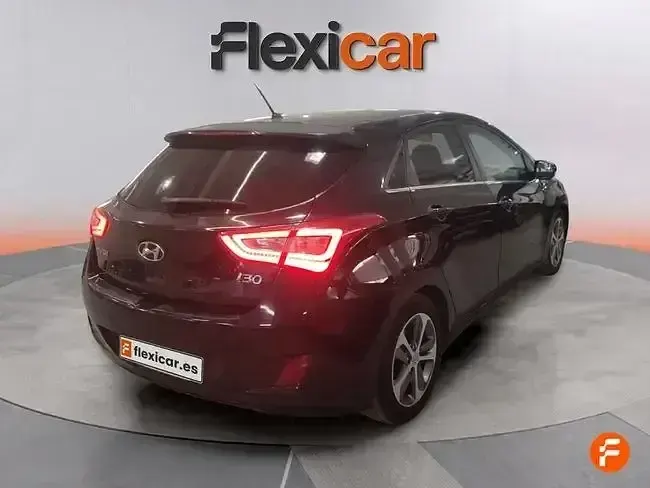 Usado Hyundai i30 Blackline 110 CV (80 kW) 2016 Negro Berlina