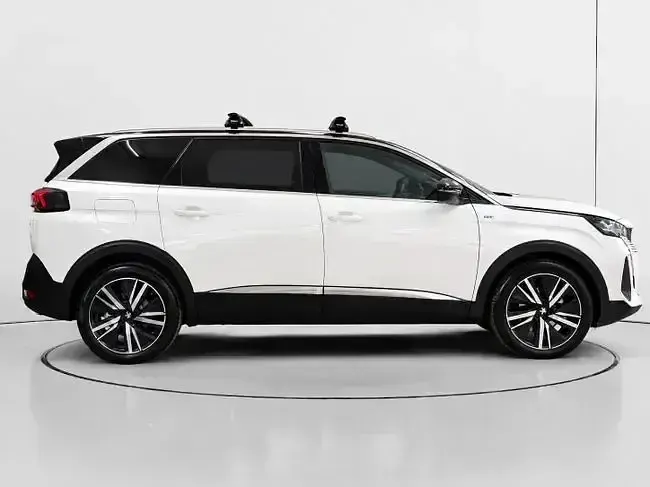 Usado Peugeot 5008 GT 136 CV (100 kW) 2024 Blanco SUV