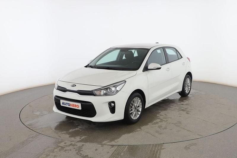 Usado Kia Rio Active 85 CV (62 kW) 2017 Blanco Berlina