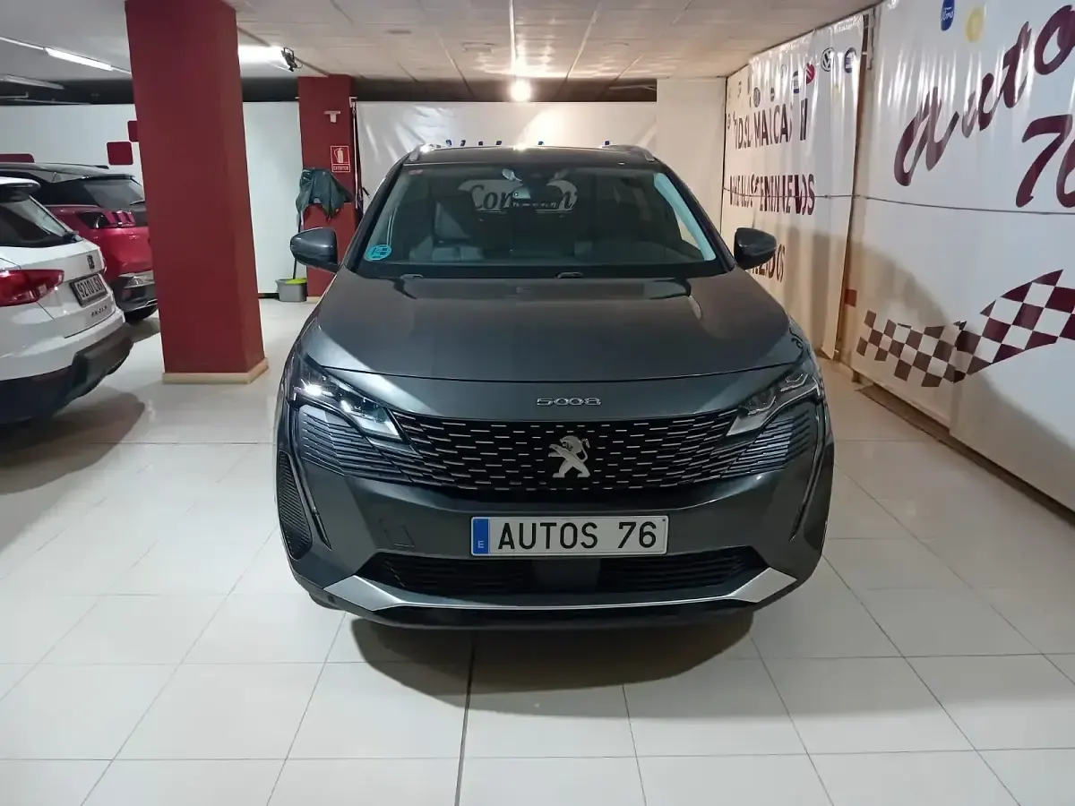Usado Peugeot 5008 Active 130 CV (95 kW) 2021 Gris SUV