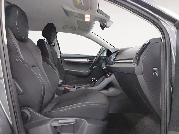 Usado Skoda Karoq Selection 150 CV (110 kW) 2025 Gris SUV