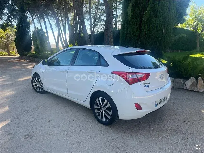 Usado Hyundai i30 Base 90 CV (66 kW) 2012 Blanco Berlina