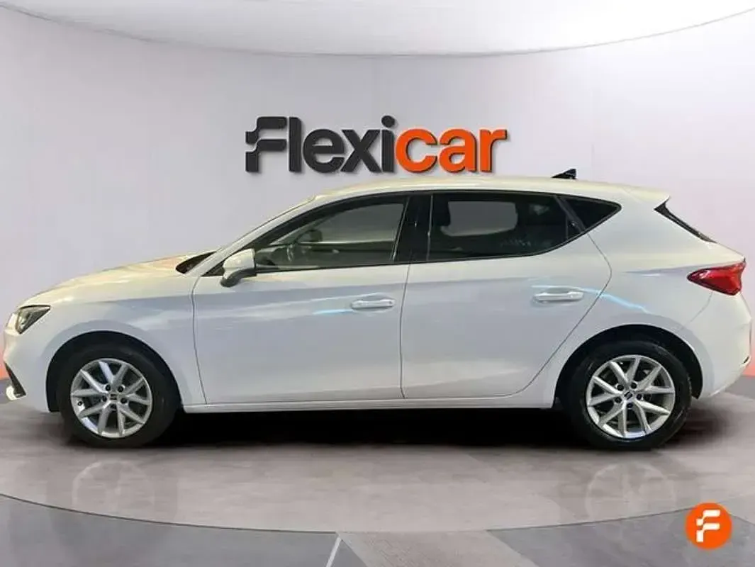Usado Seat Leon Style 116 CV (85 kW) 2021 Blanco Utilitario