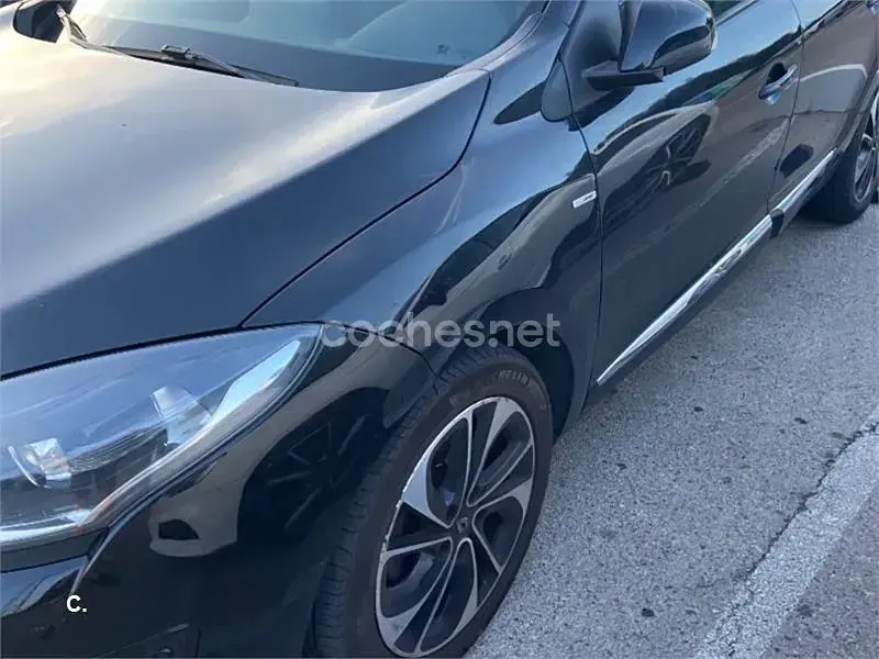 Usado Renault Mégane III Bose Edition 130 CV (95 kW) 2015 Negro Berlina