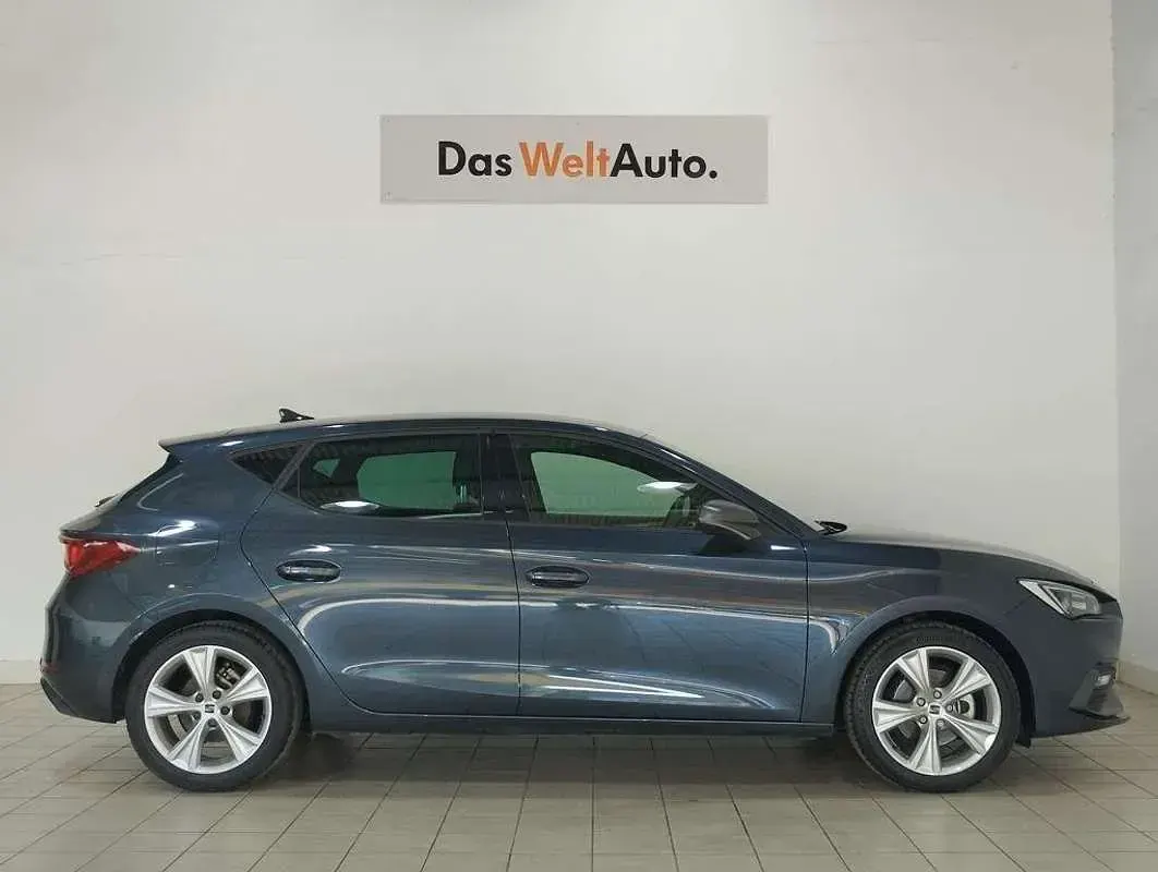 Usado Seat Leon FR 110 CV (80 kW) 2022 Gris Utilitario
