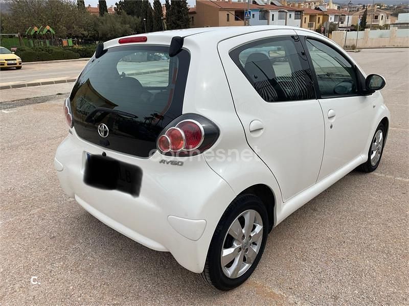 Blanco Usado 2013 Toyota Aygo Live Utilitario | 4500 € (Precio justo) - Imagen 1/3