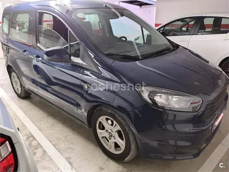 Usado Ford Tourneo Courier Trend 95 CV (69 kW) 2017 Azul Monovolumen