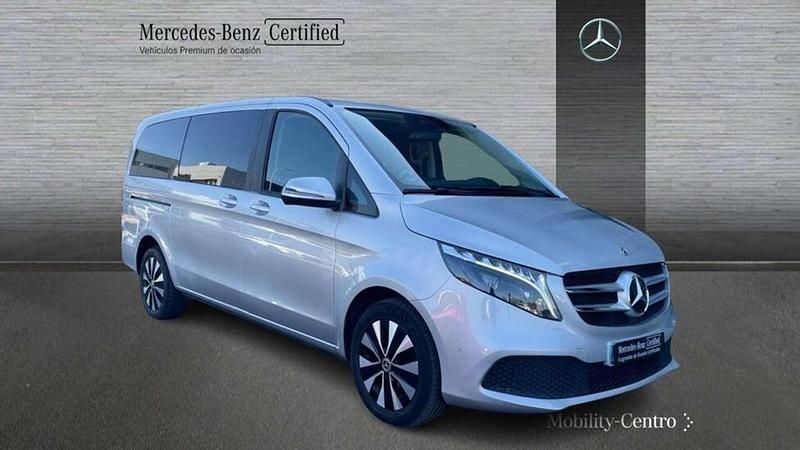 Usado Mercedes V250 2023 Plateado Monovolumen