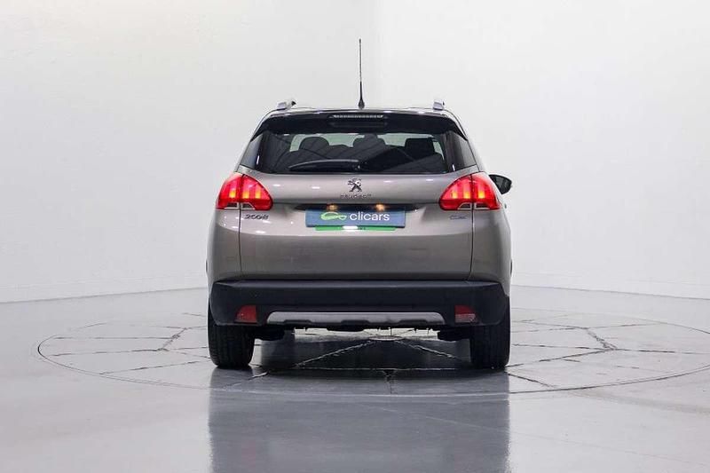 Usado Peugeot 2008 Allure 120 CV (88 kW) 2015 Gris SUV