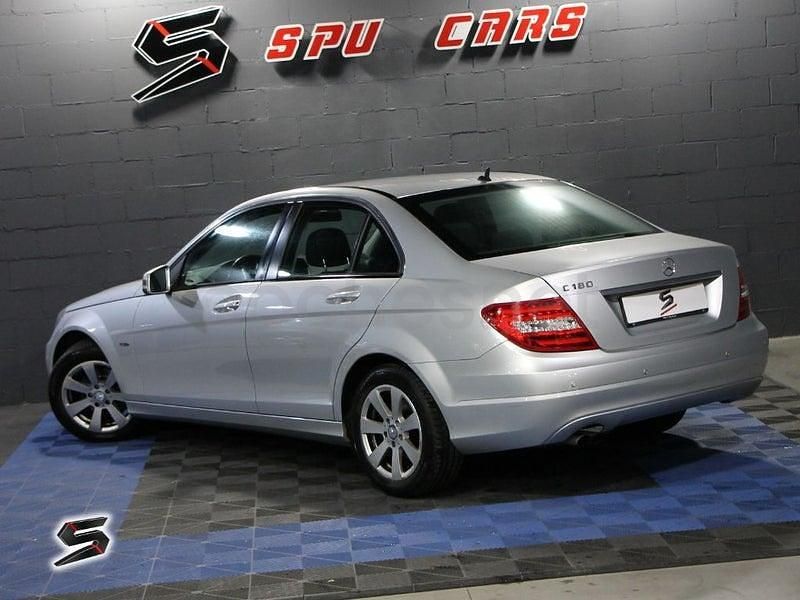 Usado Mercedes C180 156 CV (114 kW) 2012 Gris / plata Berlina