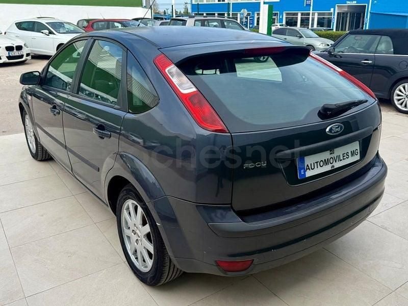 Käytetty Ford Focus Trend 90 HP (66 kW) 2005 Harmaa Sedan