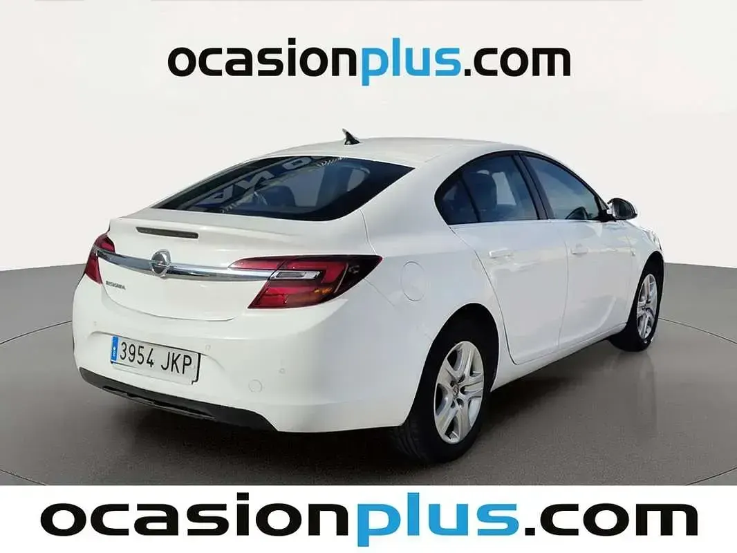 Usado Opel Insignia Selective 140 CV (102 kW) 2015 Blanco Berlina